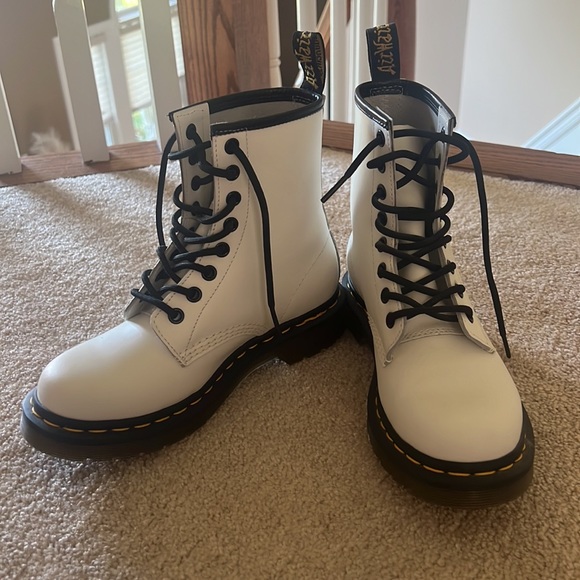 White leather Dr. Martens boot - Picture 1 of 7